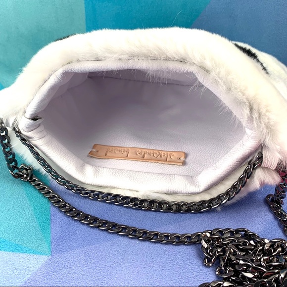 Panda bear face fur convertible crossbody purse - Picture 4 of 8